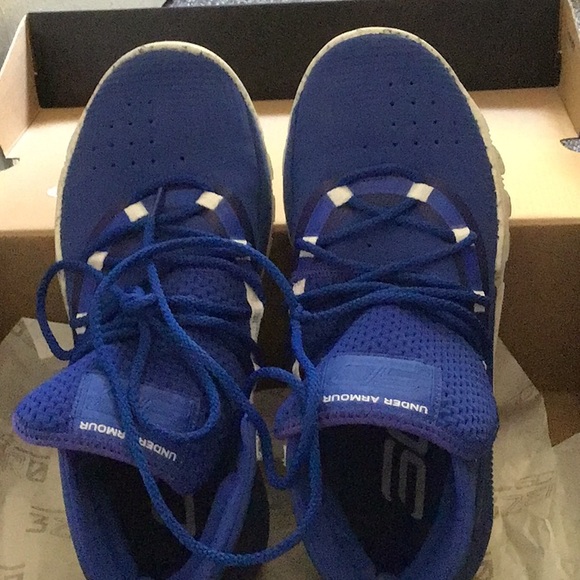 CURRY’s Under Armour basketball runners - Picture 6 of 8